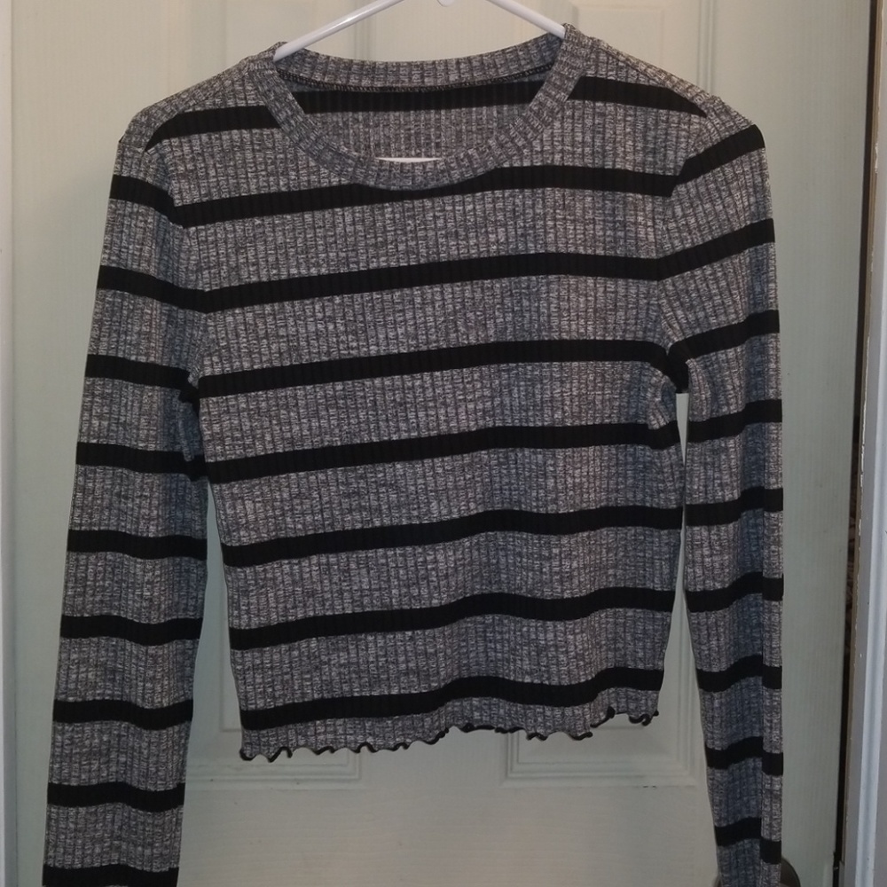 Long sleeve crop